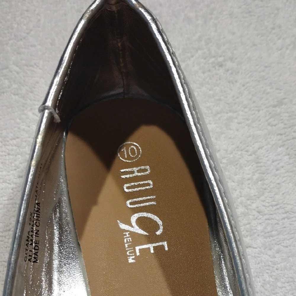 Rouge. Classic And Comfortable Silver Ballet Flats - Picture 2 of 4